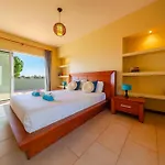 Bliss - Piscina Aquecivel E Jacuzzi Embutido No * 卡武埃鲁